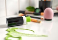 Zielony korektor w makijażu – jak go używać i unikać błędów?